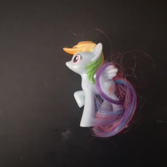 A Collection of 7 My Little Pony Figurines Approximate 2" to 3" Tall - Picture 4 of 12